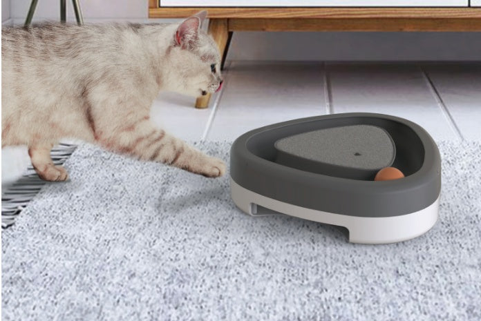 Electric triangle turntable cat toy with spinning feathers